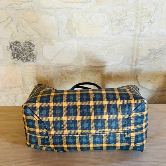 Coach - Picture 7 of 7